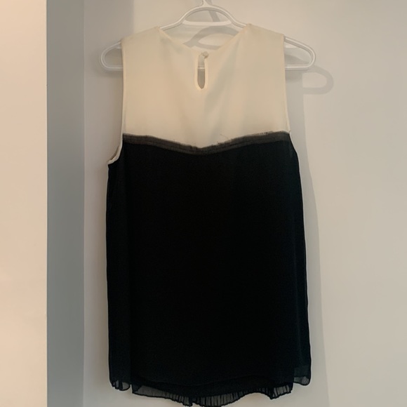 Banana Republic - Picture 3 of 4